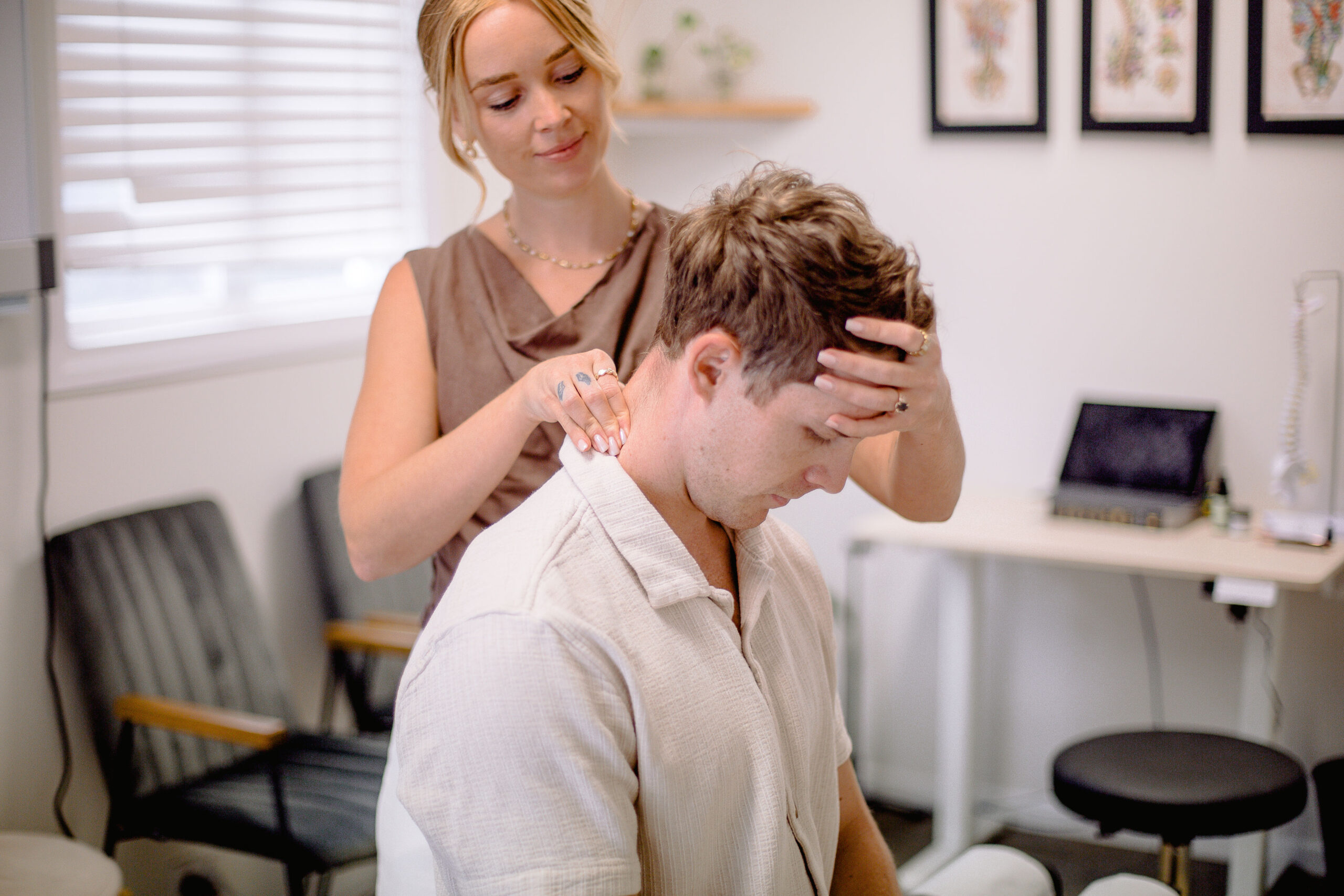 Chiropractic adjustment at Rise Chiropractic & Wellness Brisbane